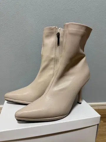 포인티드 토 부츠 베이지 L 사이즈