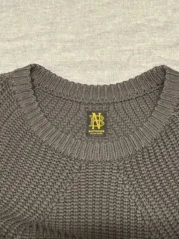 BATONER SIGNATURE 크루넥 니트