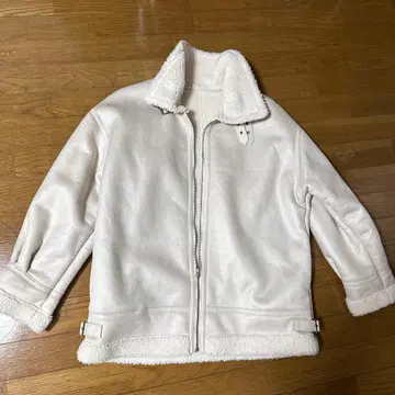 화이트 플리스 자켓 지퍼 포함