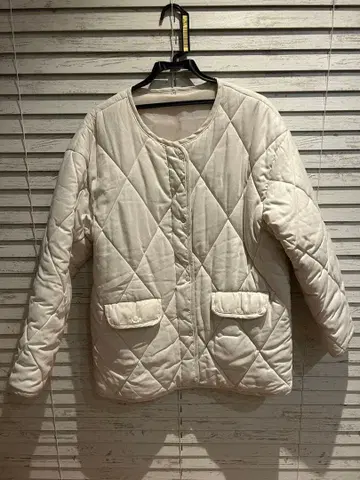 화이트 퀼팅 다운 자켓