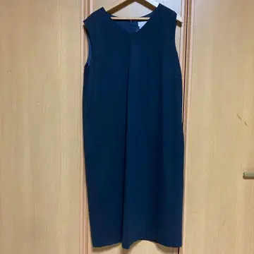 자유구 네이비 슬리브리스 원피스 40