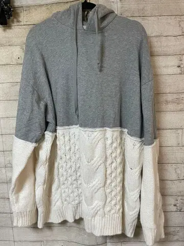 안티카 후드 부착 그레이/화이트 니트 스웨터