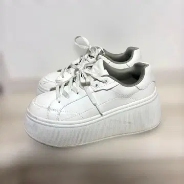 ZARA 화이트 통굽 스니커즈