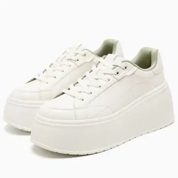 ZARA 화이트 통굽 스니커즈