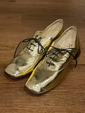 골드 플랫슈즈 낮은 힐