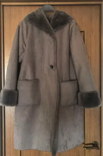 후드 부착 무스탕 코트 그레이