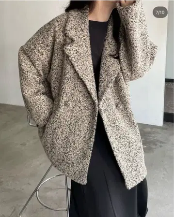 nairo(나이로) 부클레 볼륨 숏코트 GREIGE MIX