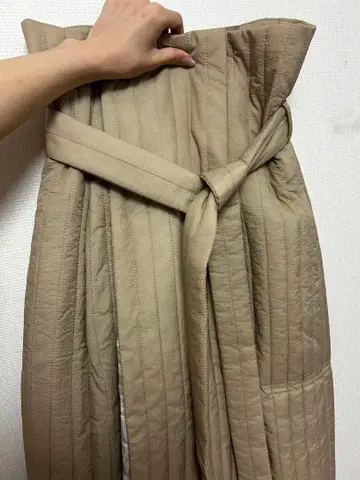 emmi 퀼트 가공 베이지 롱 스커트