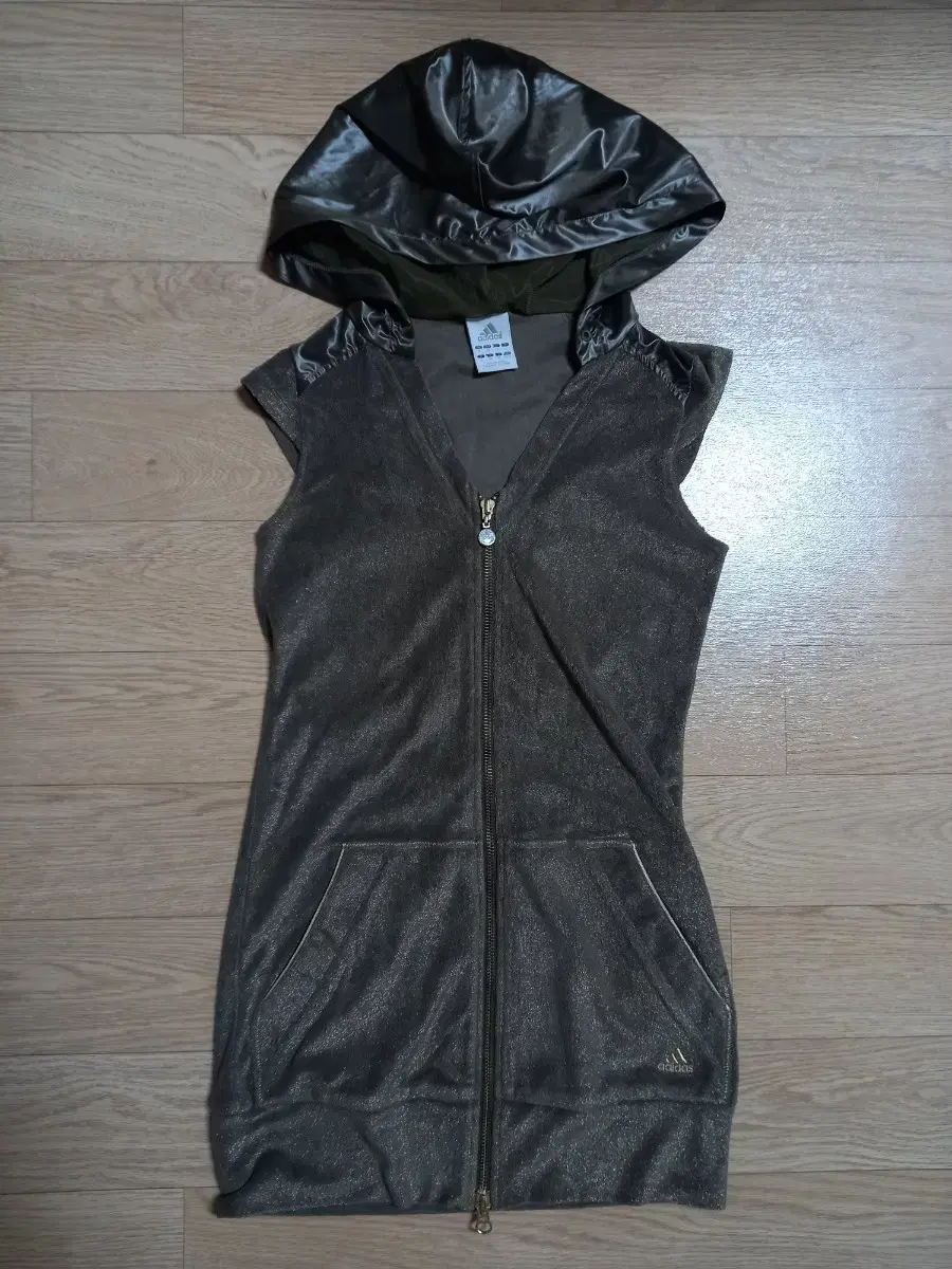 Adidas hooded sleeveless zip-up vest 44 55