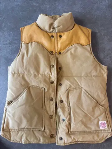 다운 베스트 베이지 나일론 가죽