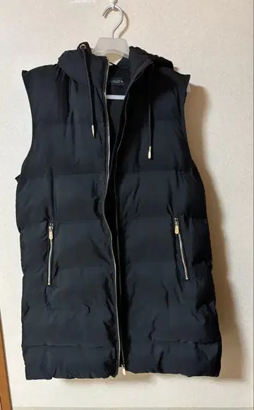 ZARA 후드 부착 블랙 다운 베스트