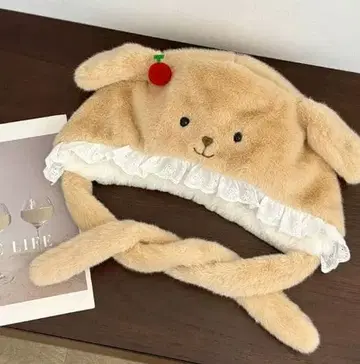 토끼 귀 프릴 모자