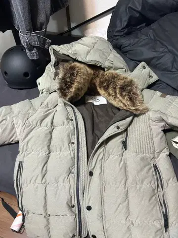 TATRAS 그레이 다운 자켓 퍼 포함