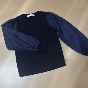 티아라 소매 튤 니트