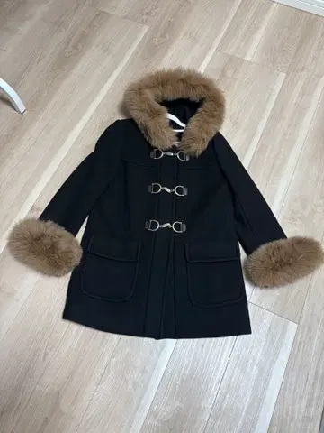 JUSGLITTY 더플 코트 퍼 블랙 골드