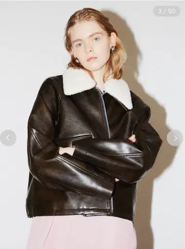 Mila Owen 스텐 칼라 인조 가죽 블루종