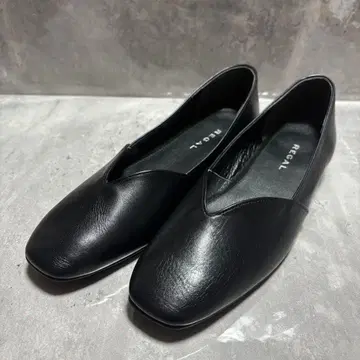 [ 새상품급 ] REGAL V컷 플랫 펌프스 23.5cm 가죽
