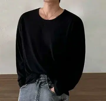 블랙 긴팔 T셔츠