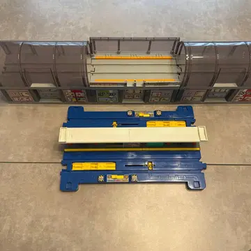 프라레일 역 건물과 플랫폼 세트