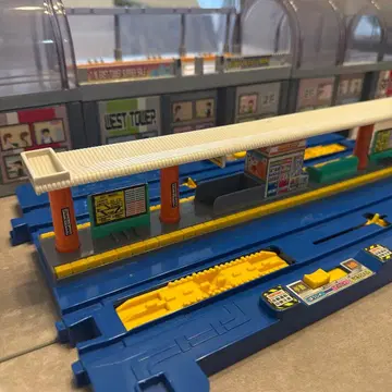 프라레일 역 건물과 플랫폼 세트