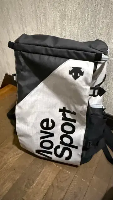 Move Sport 데상트 백팩 40L 화이트 (DMAPJA05)