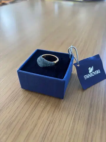 Swarovski 골드 블랙 반지