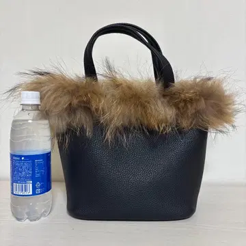 택 포함 새상품 8,964엔 퍼 달린 블랙 토트백 숄더 포함