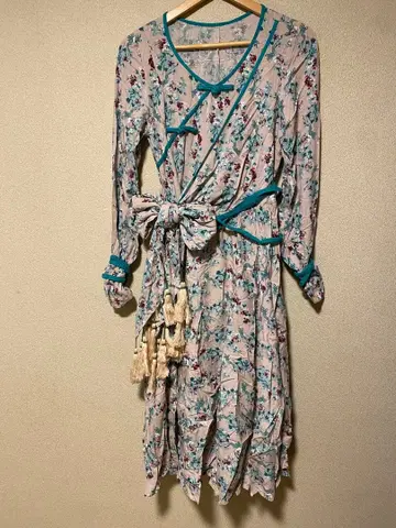 꽃무늬 랩 드레스 긴팔