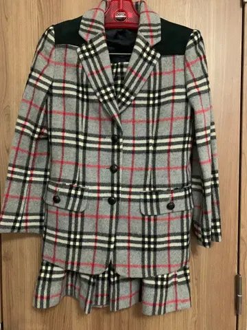 옥스퍼드 자켓과 스커트 셋업