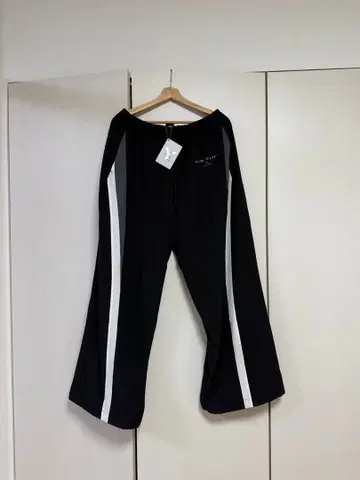 [ 미사용 새상품 ] LYFT 트랙 팬츠 L 사이즈