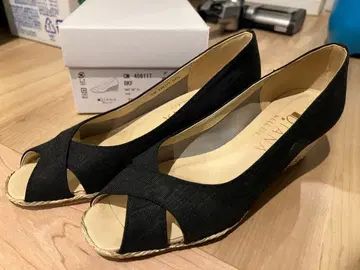 DIANA 블랙 오픈토 펌프스