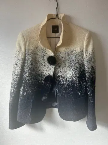 긴자 매기 그라데이션 자켓 레트로 화이트 블랙 퍼 버튼