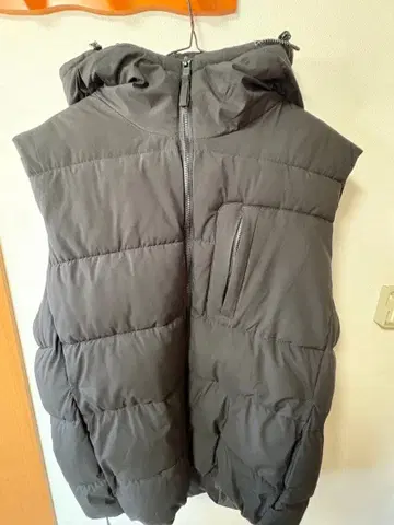 ZARA 후드 부착 다운 베스트 XL 블랙 드로 코드