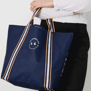 미사용 새상품 Anya Hindmarch TASTE 네이비