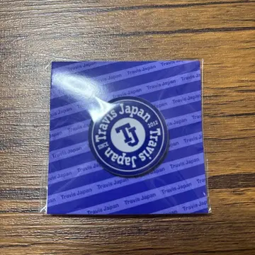 Travis Japan의 travelers 혜택 핀 배지