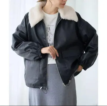 MURUA 블랙 퍼 옷깃 자켓