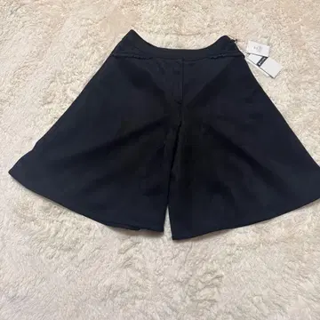 [ 미사용 새상품 택 포함 ] 엠즈 그레이시 블랙 플레어 숏팬츠 큐롯