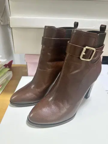 다이애나 23.5cm 숏부츠 (벨트 탈부착 가능)