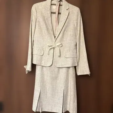 리본 포함 트위드풍 수트