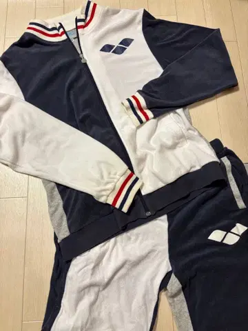 아레나 arena 파일 저지 상하의 세트