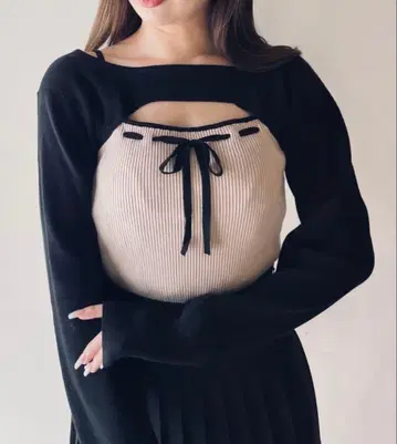 NOMAE oneway 바이컬러 리본 숏 레이어드 니트 베이지