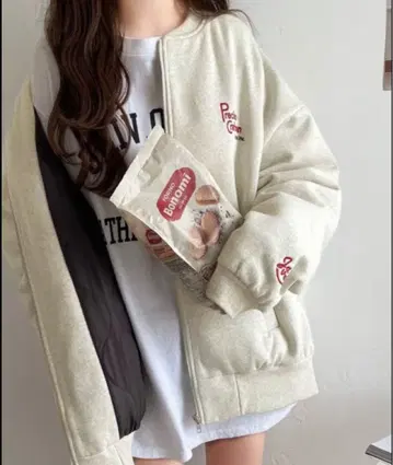 로고 자수 MA-1풍 맨투맨 블루종