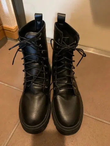 노폴 블랙 레이스업 부츠 LL
