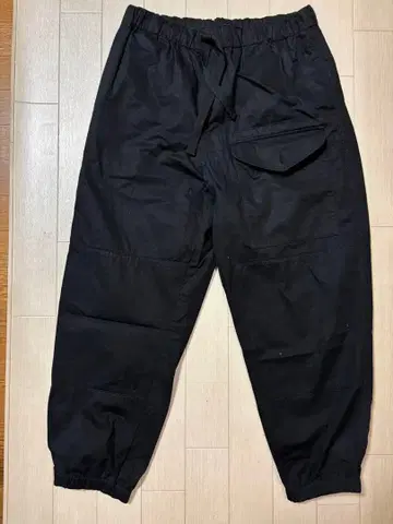 유니클로 벌룬 팬츠 블랙 L 사이즈