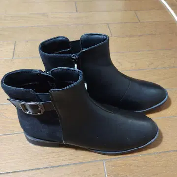 블랙 숏부츠 지퍼 포함 LL