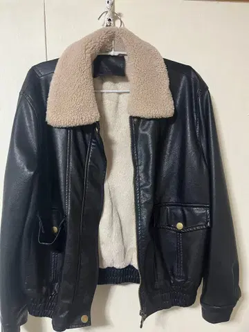 보아 옷깃 블랙 가죽 자켓