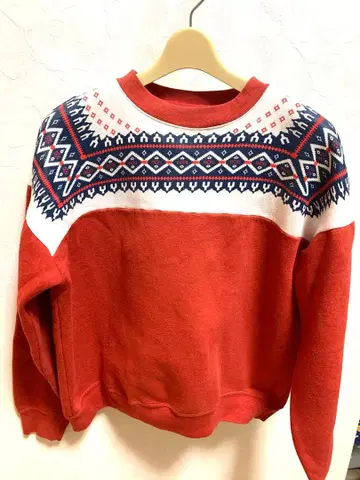 빈티지 눈꽃 패턴 맨투맨