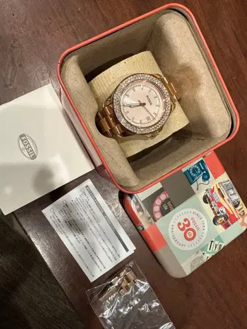 FOSSIL 골드 시계 크리스탈 장식