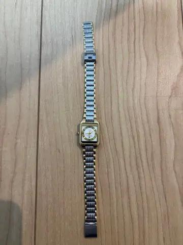 정크제품 골드 실버 스퀘어형 시계