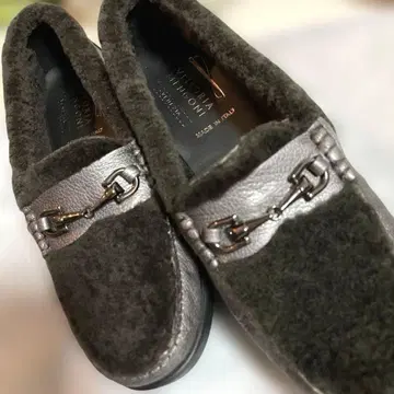 다크 그레이 모카신 비토리아 멘고니 VITTORIA MENGONI